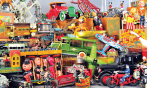 header-bertoia-auctions-antique-toys-2018-november-santa-claus-mechanical-bank-marklin